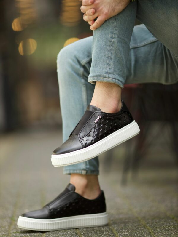 Aysoti Azalea Black Laceless Slip-On Sneakers
